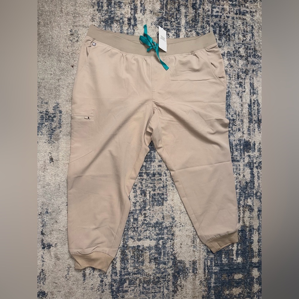 FIGS PLUS SIZE COLLECTION ✨ $START SCRUB DEALS XXL – 6XL AVAILABLE - Picture 12 of 16